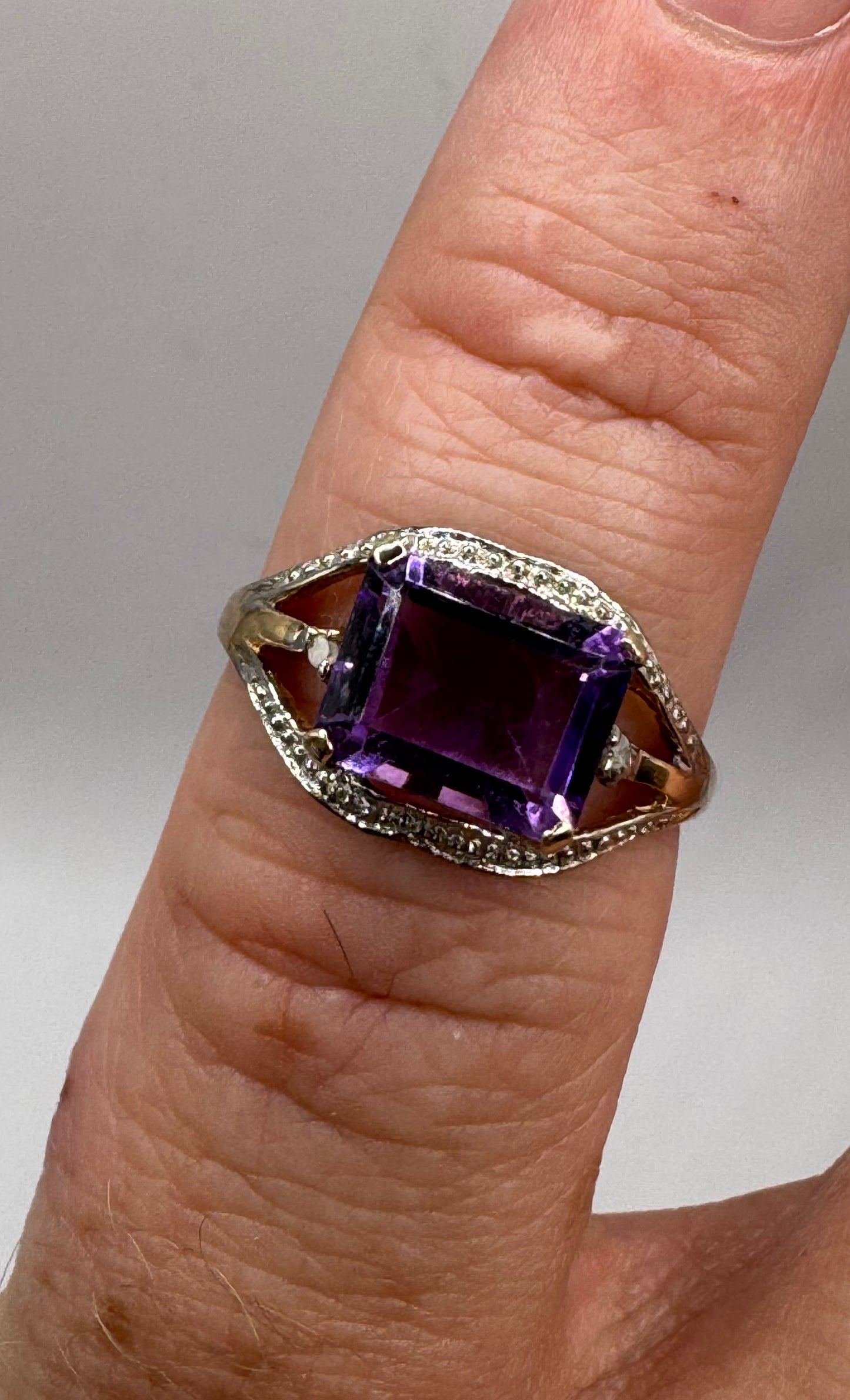 9ct Gold Amethyst & Diamond Ring