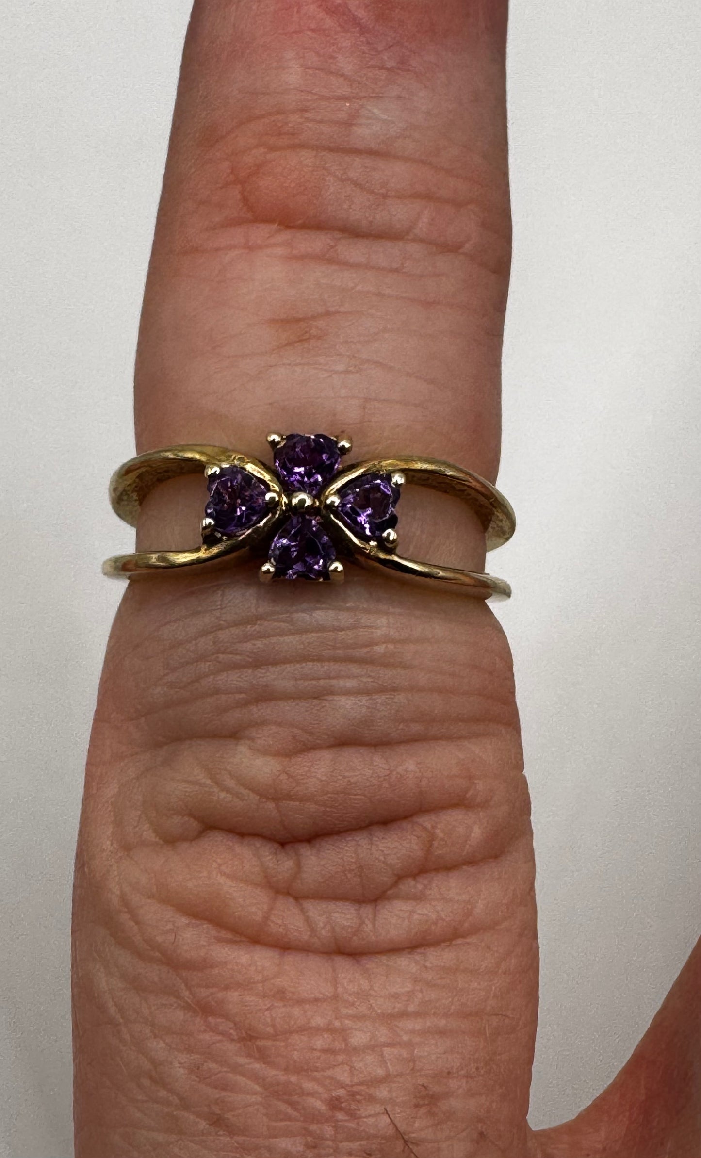 9ct Gold heart shaped amethyst Ring