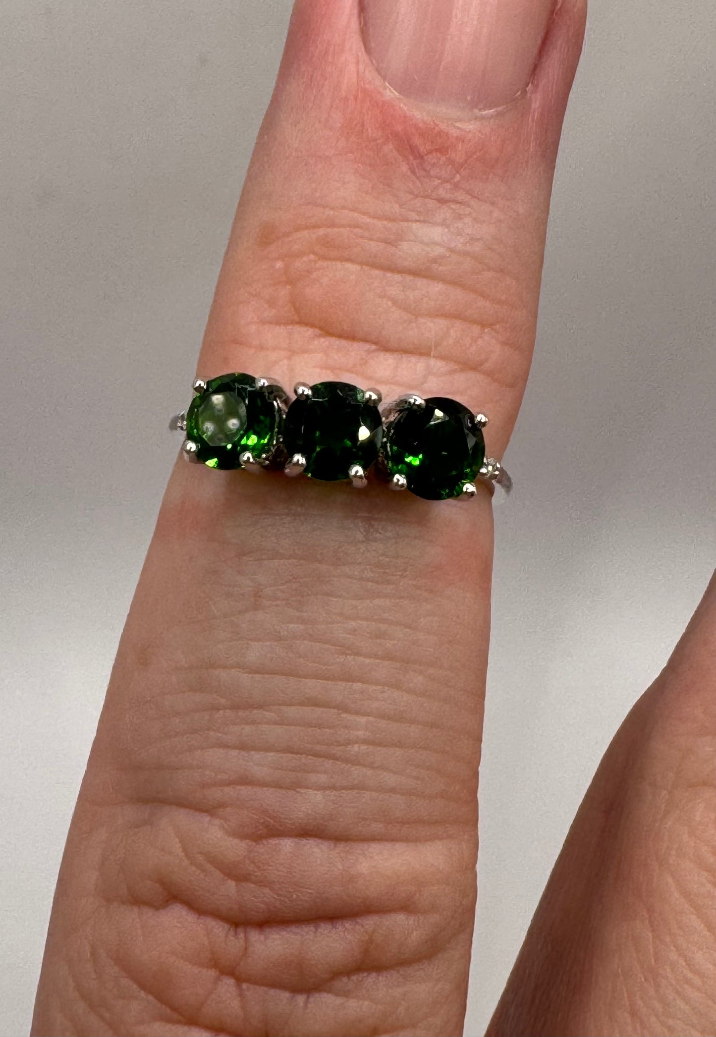 9ct White Gold Diopside & Diamond Ring