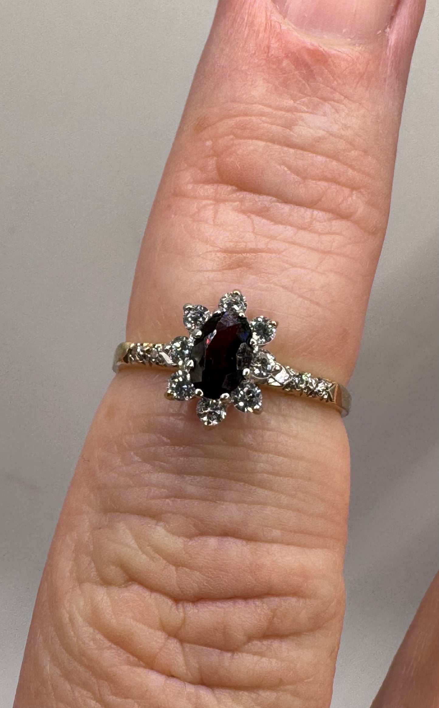 9ct Gold Garnet & Diamond Ring