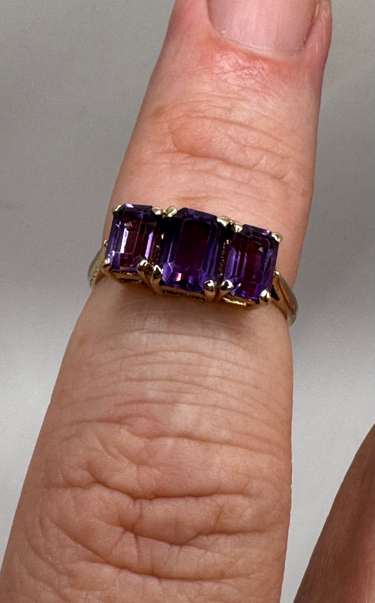 9ct Gold Purple Amethyst Ring