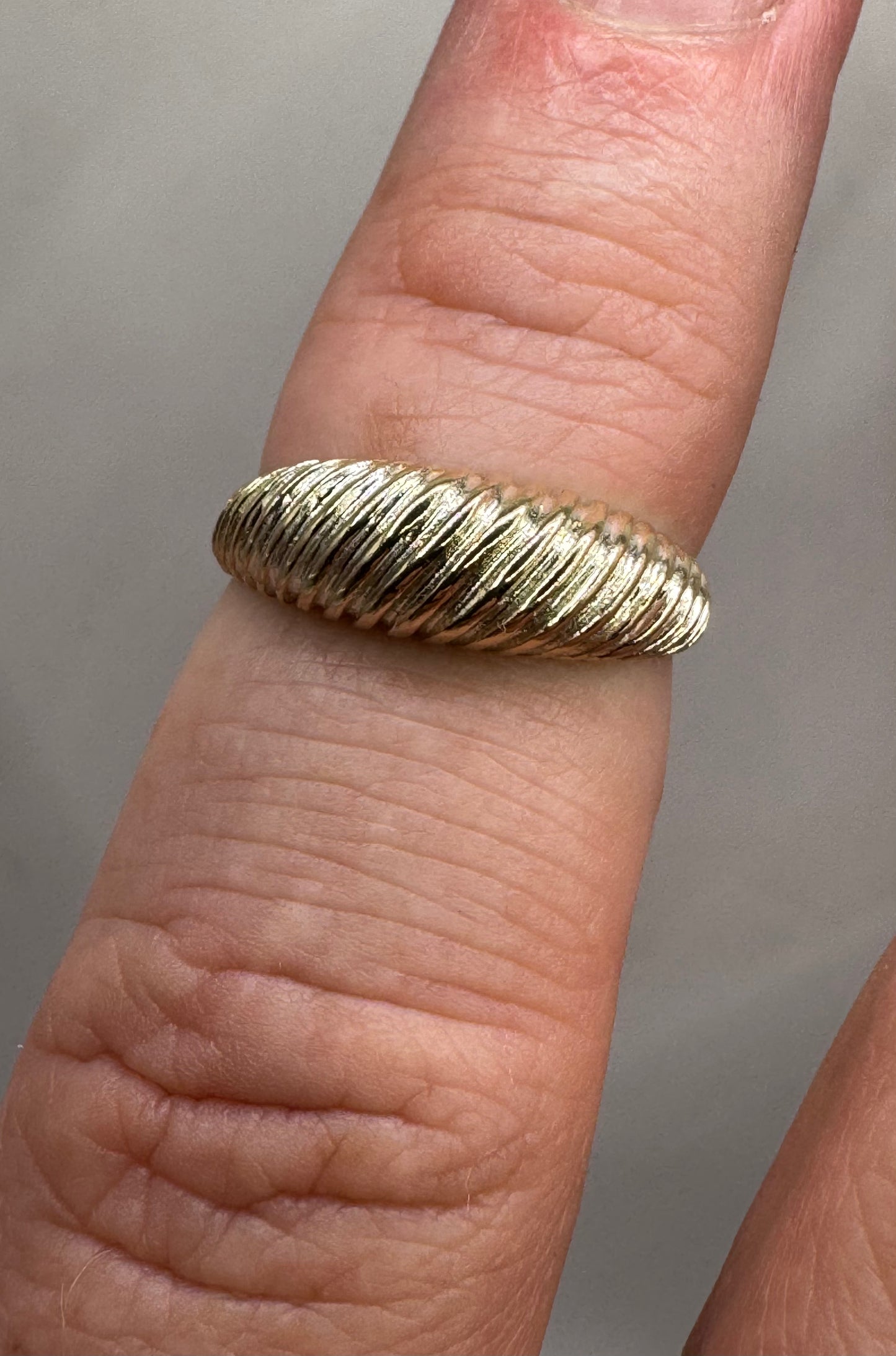 9ct Gold Corrugated Band Ring
