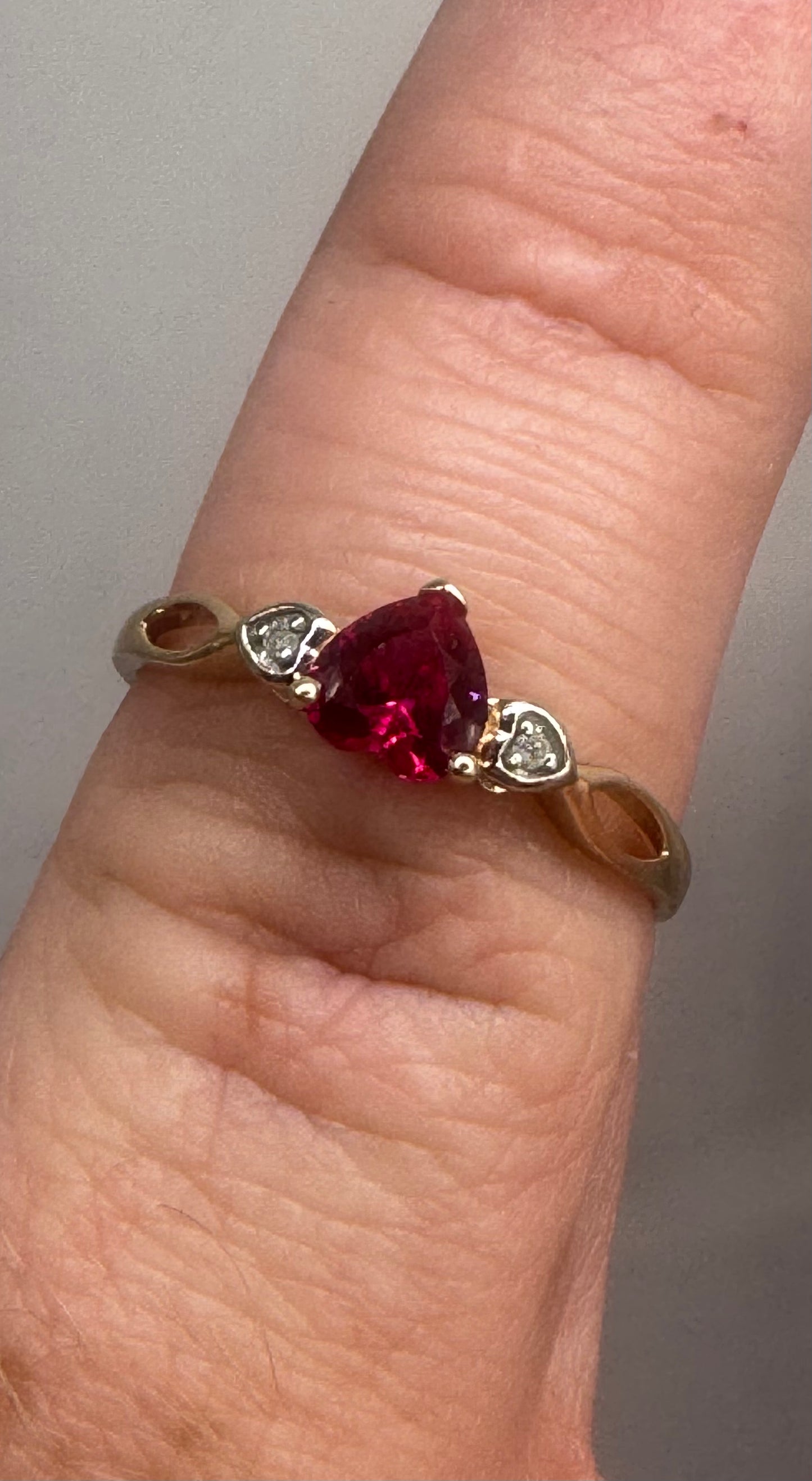 9ct Gold Diamond & Synthetic Heart shaped Ruby