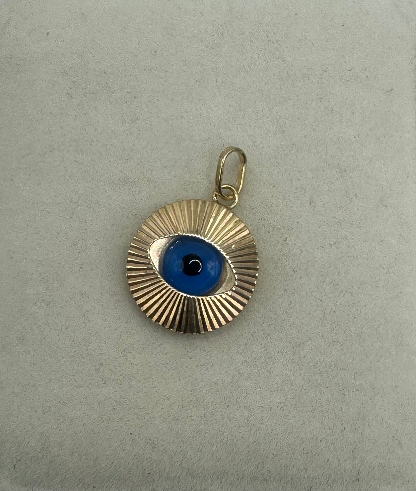 9ct Gold Eye Pendant