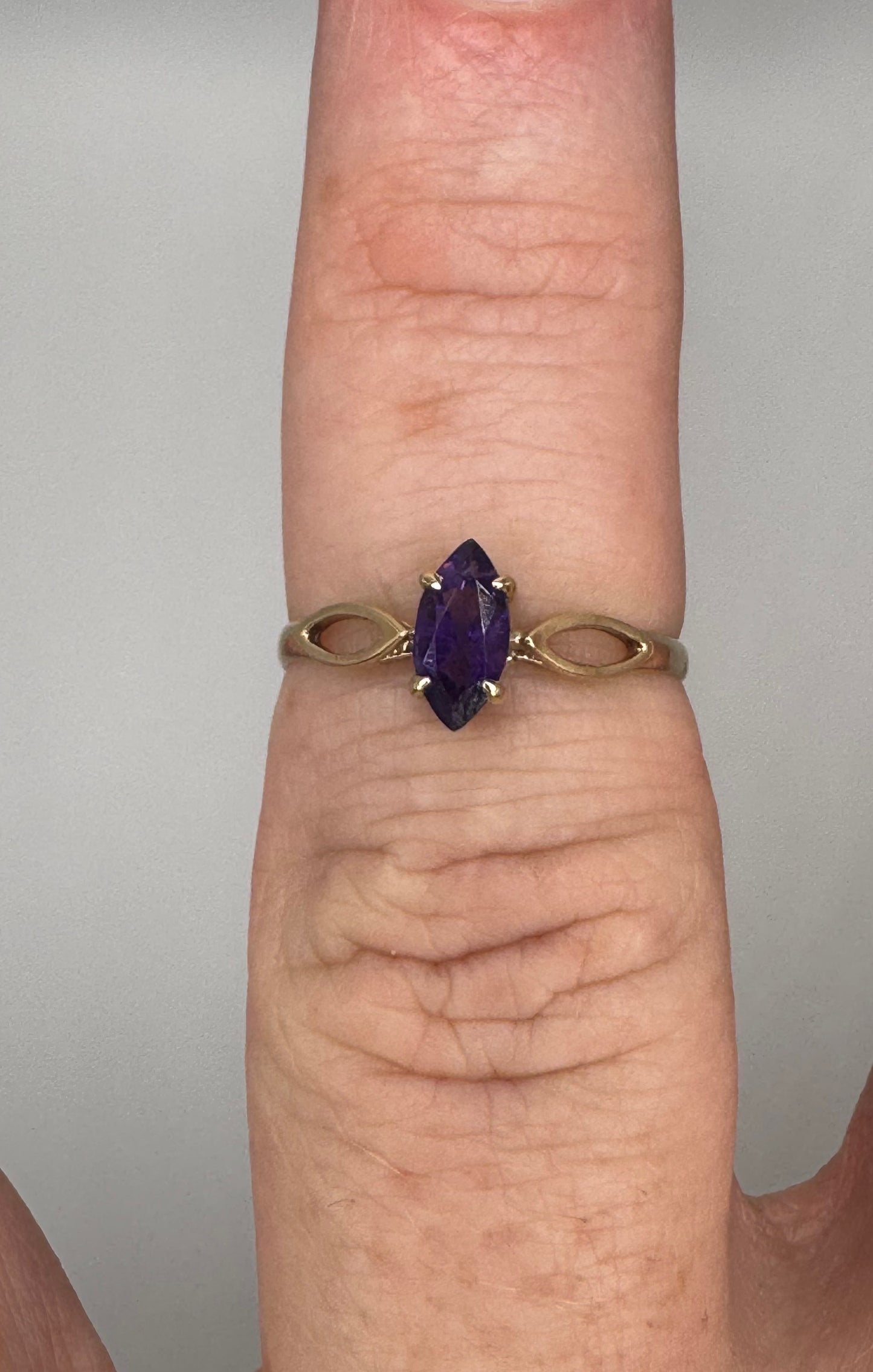9ct Gold Amethyst Ring