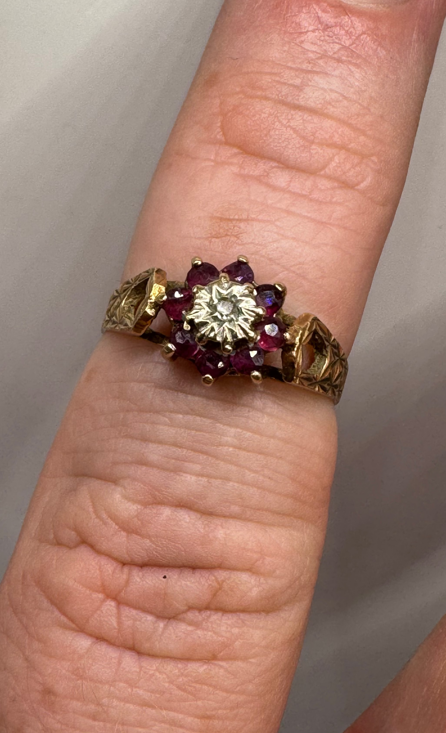 9ct Gold Engraved Garnet & Diamond Ring