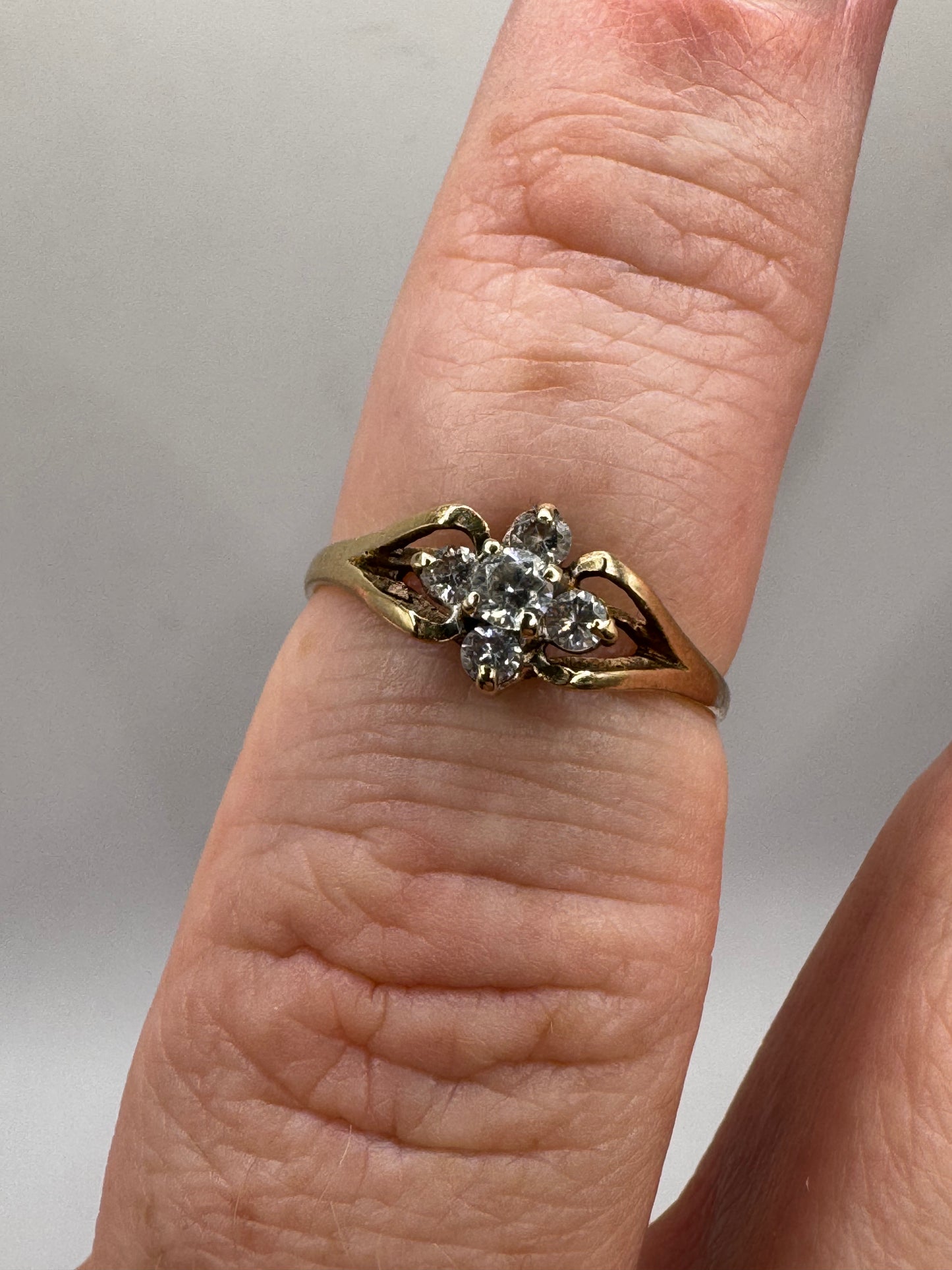 9ct Gold Cubic Zirconia Ring