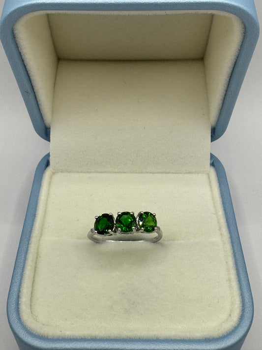 9ct White Gold Diopside & Diamond Ring