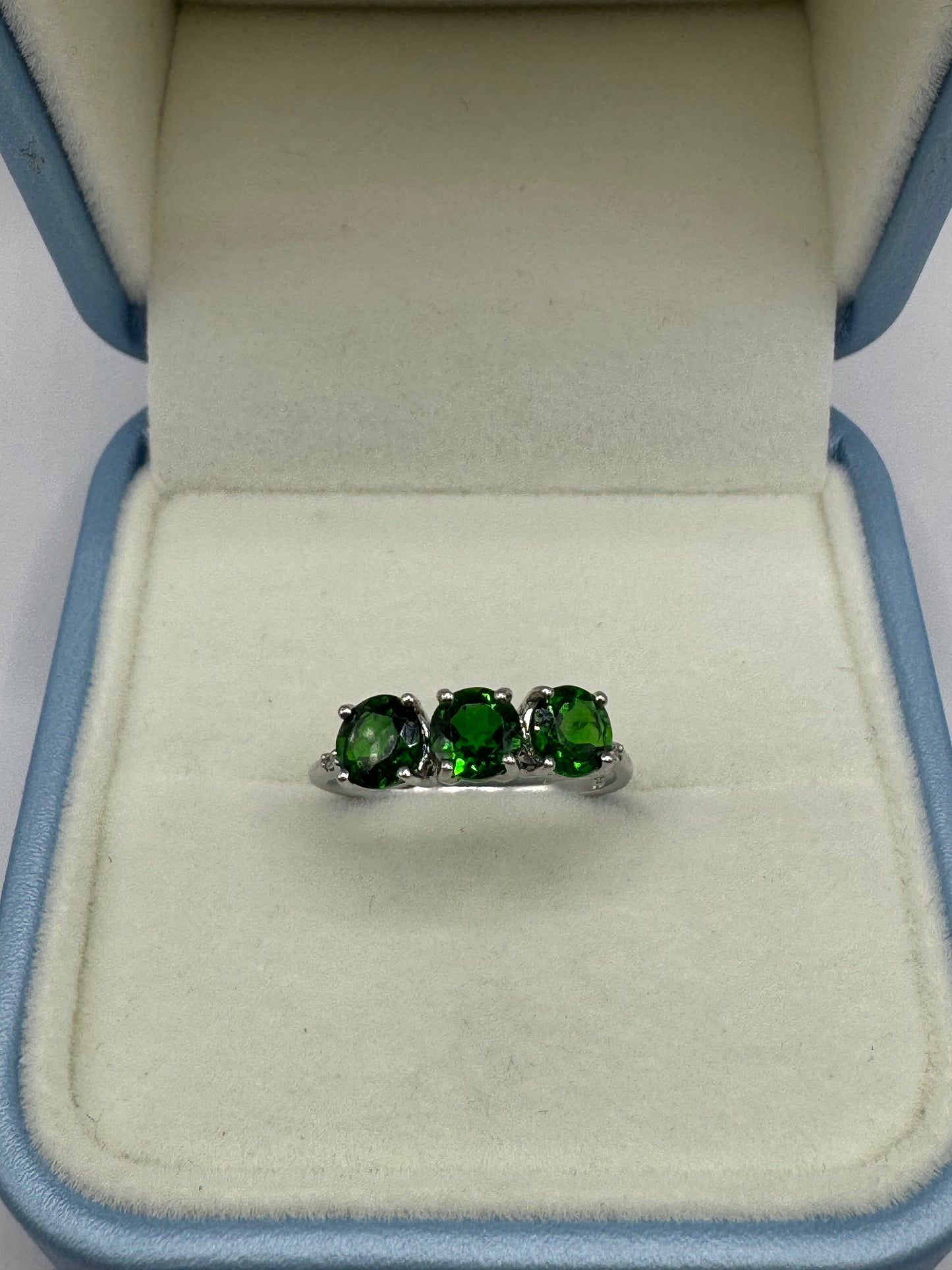 9ct White Gold Diopside & Diamond Ring