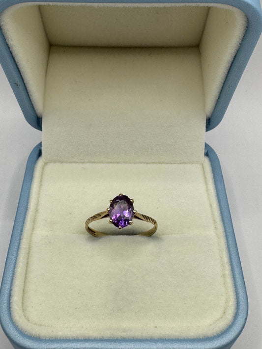 9ct Gold Engraved Amethyst Ring