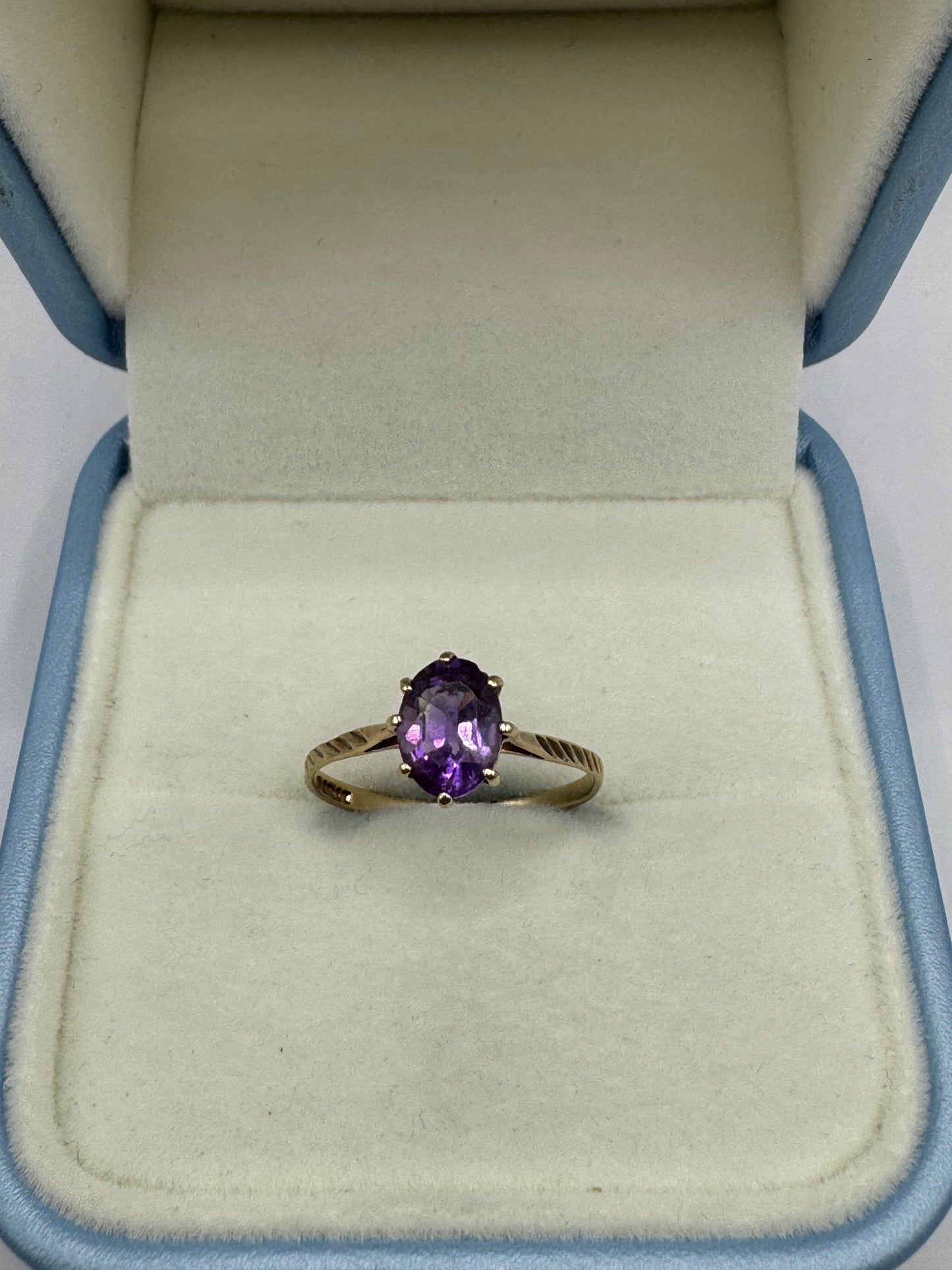 9ct Gold Engraved Amethyst Ring