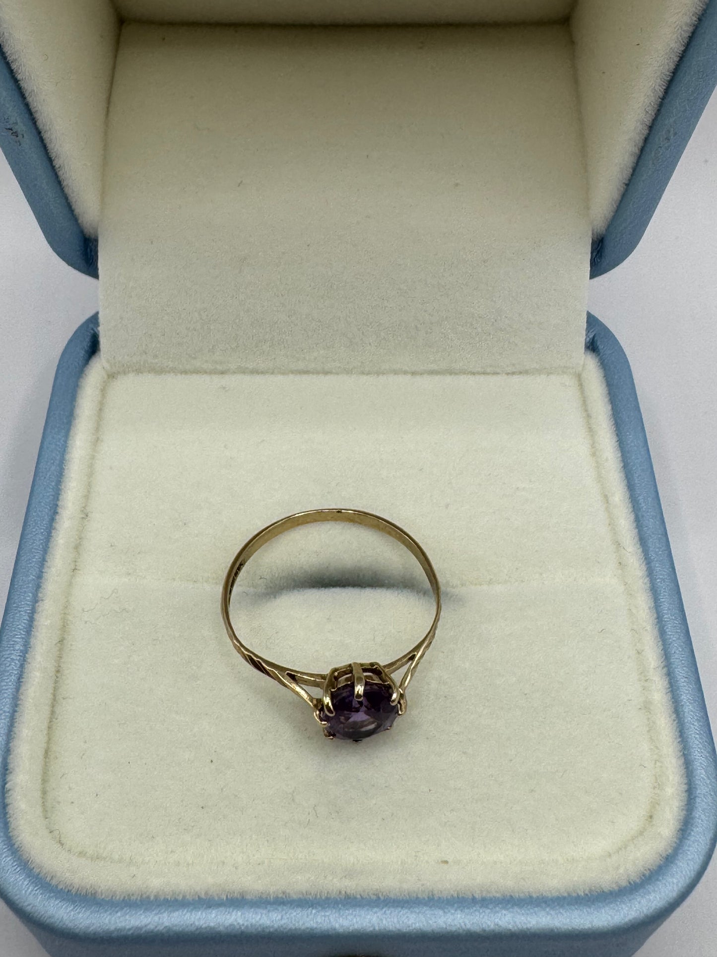 9ct Gold Engraved Amethyst Ring