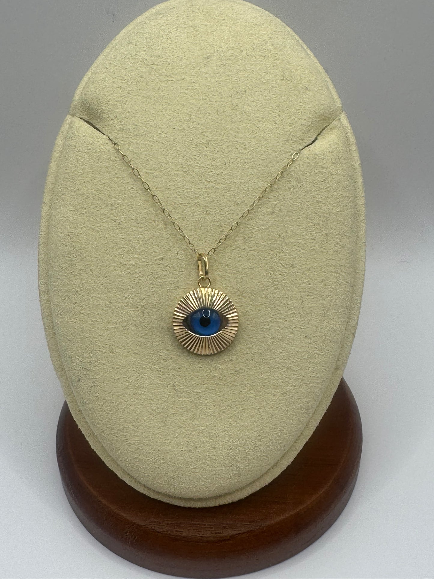 9ct Gold Eye Pendant