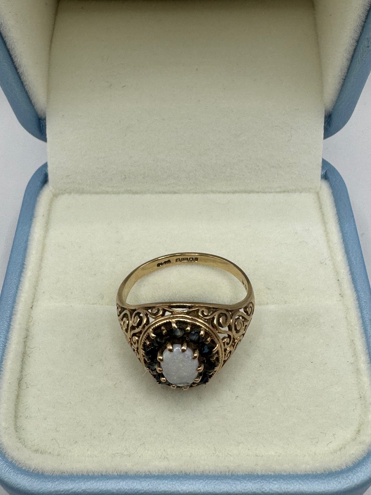9ct Gold Sapphire & opal Ring