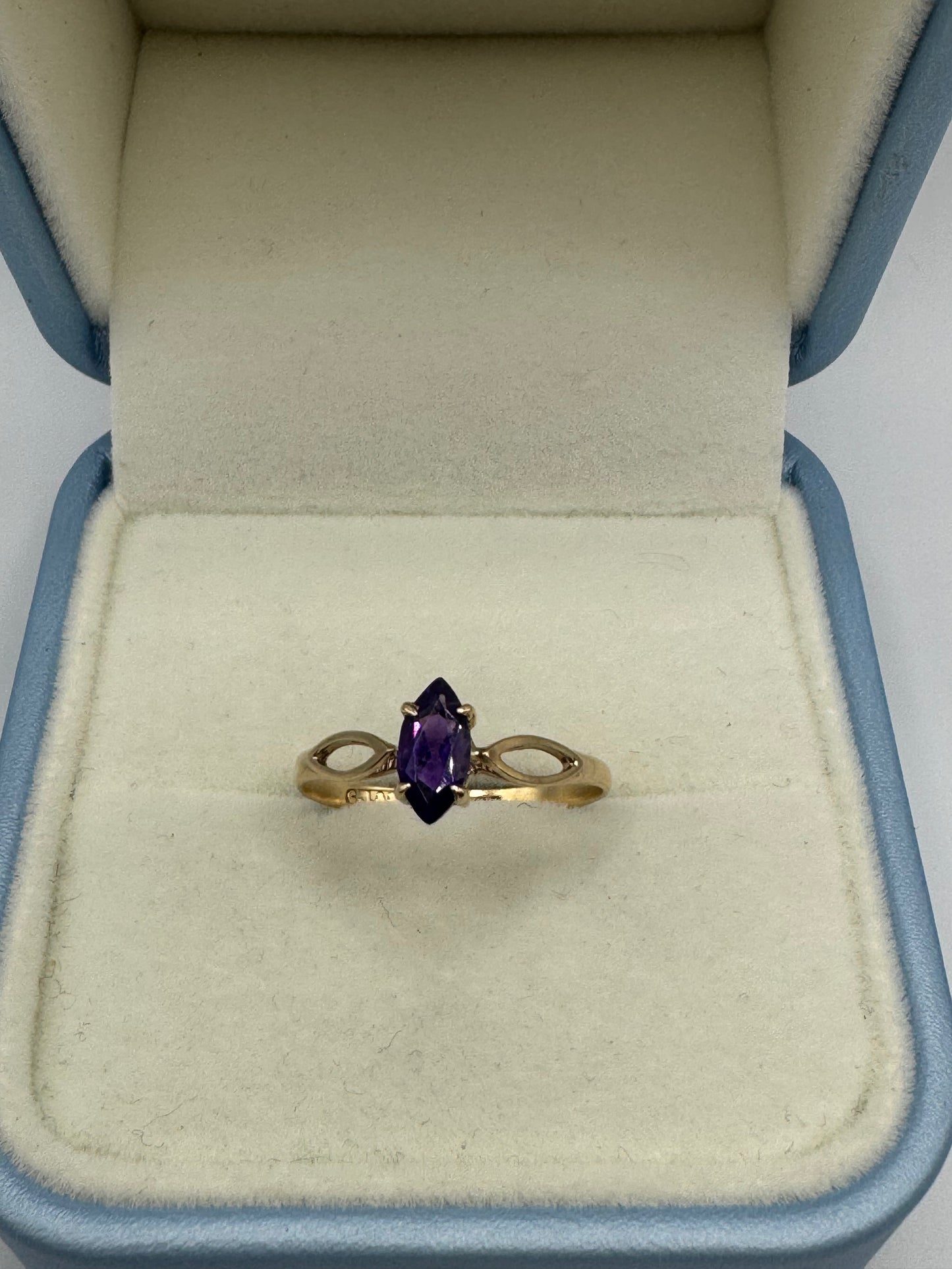 9ct Gold Amethyst Ring