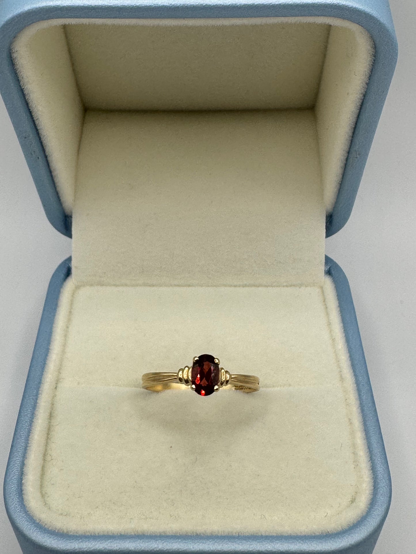 9ct Gold Garnet Ring