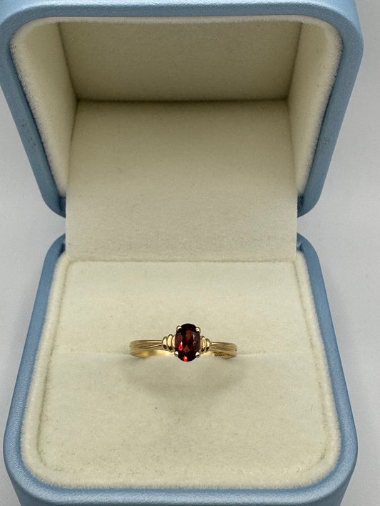 9ct Gold Garnet Ring