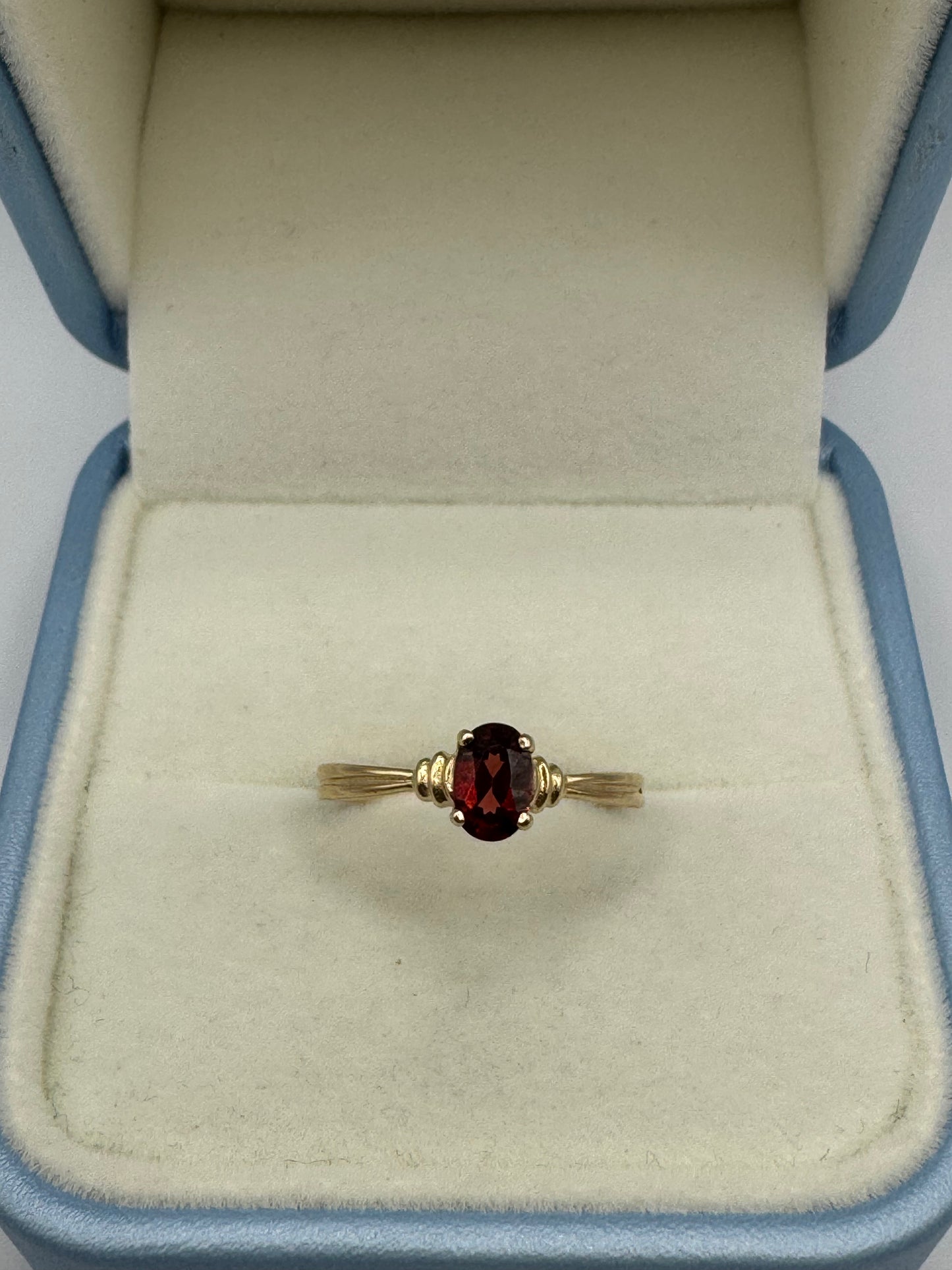 9ct Gold Garnet Ring