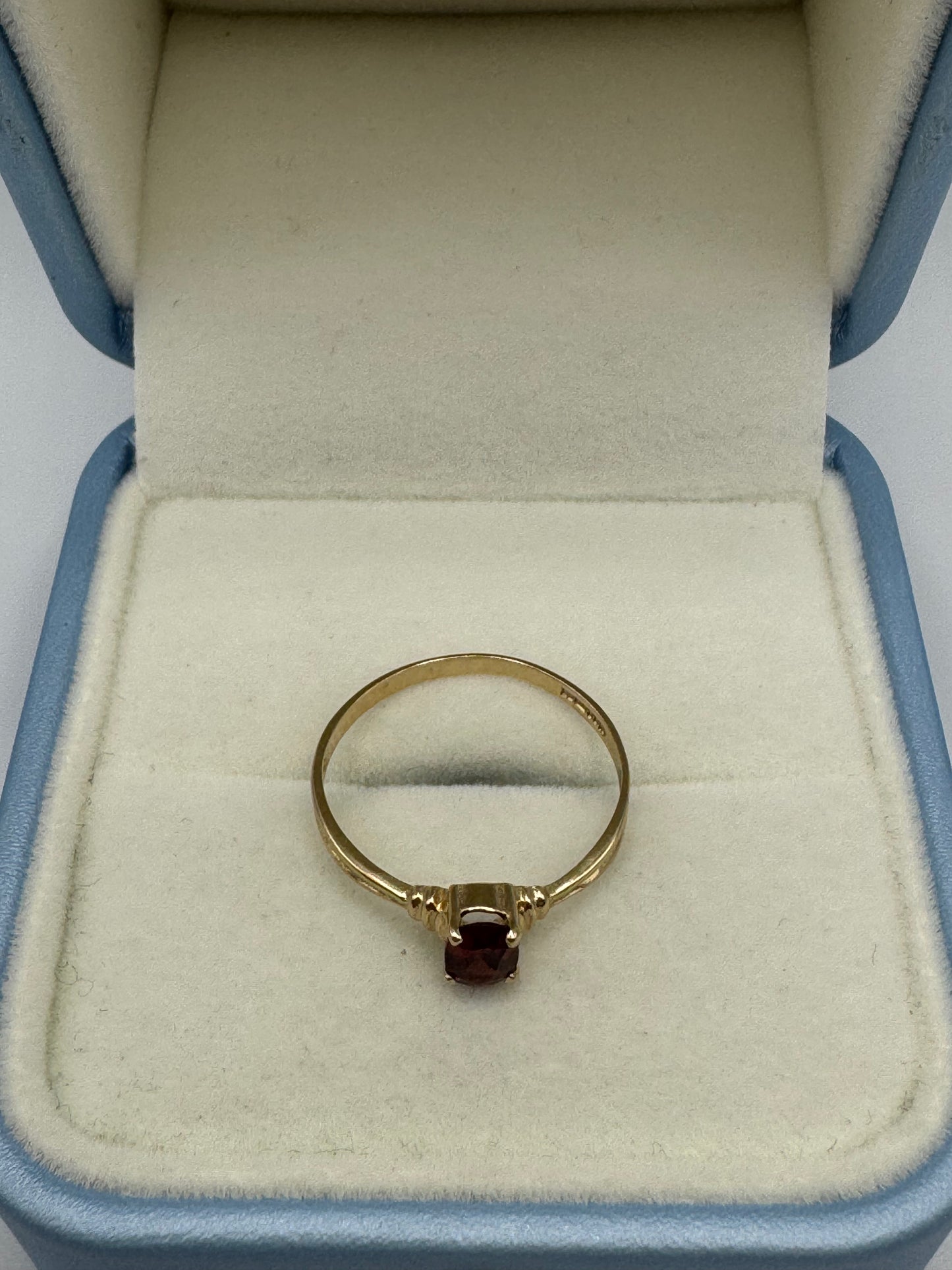 9ct Gold Garnet Ring